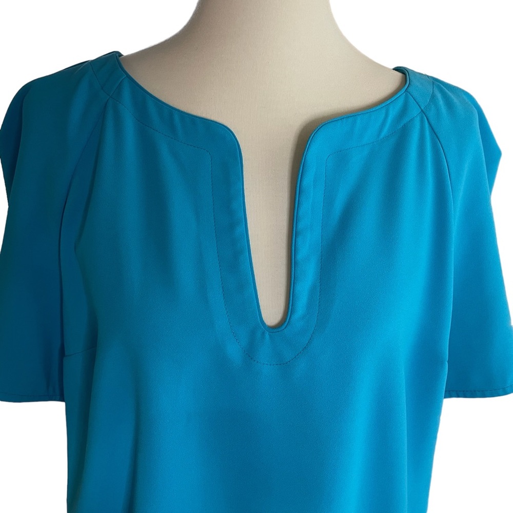 Trina Turk Turquoise Split V-Neck Short Sleeve Blouse Top